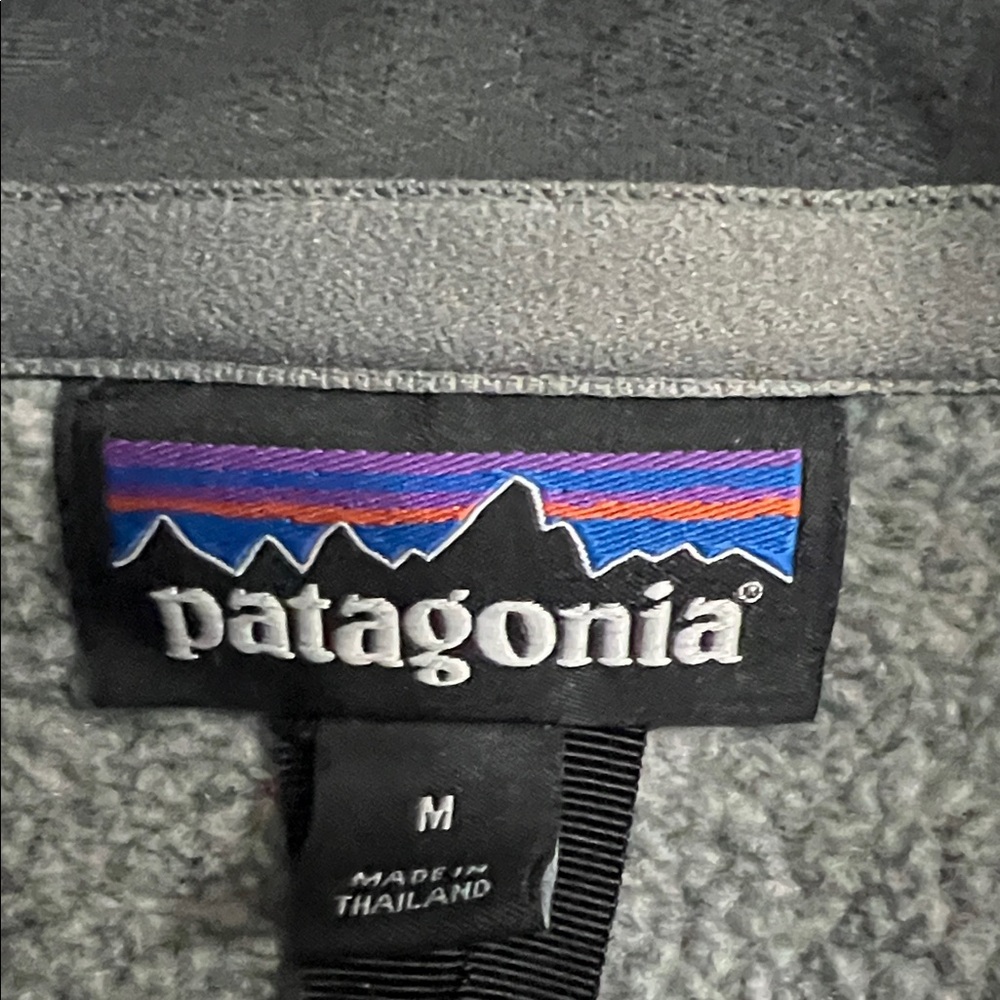 Patagonia Women’s Two-Tone Gray Zip-Up Sweater - Picture 2 of 3